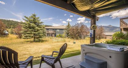 Big Sky Town Center condo w/ gorgeous views and hot tub! - Firelight Mountain Bearadise