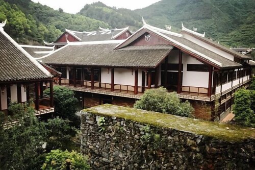 Jianhe Hot Spring Linsen Collection Theme Hotel