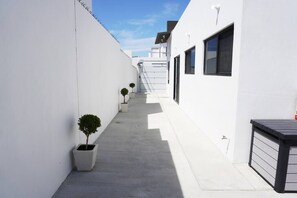 المنطقة المحيطة بالمنشأة