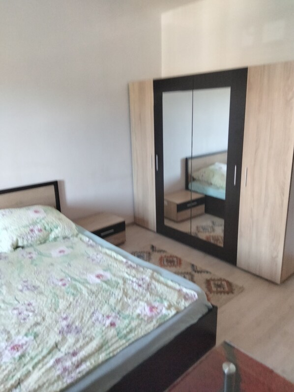 2 bedrooms, desk, free WiFi, bed sheets
