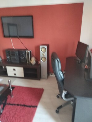 2 bedrooms, desk, free WiFi, bed sheets