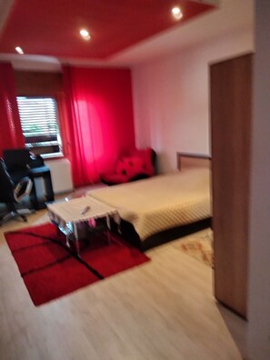 2 bedrooms, desk, free WiFi, bed sheets