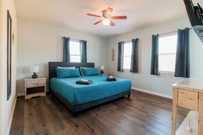 3 bedrooms, desk, iron/ironing board, travel crib