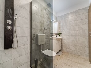 Shower, hair dryer, towels - Rina Apartments - Superior One Bedroom Apartment with Terrace and Sea View (Baric Draga)