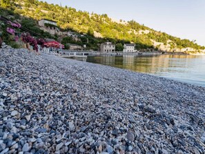 Beach - Rina Apartments - One Bedroom Apartment with Terrace and Sea View (Baric Draga)