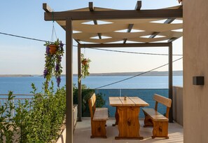 تناول الطعام بالخارج