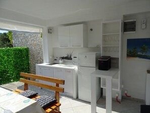 Kühlschrank, Mikrowelle, Ofen, Geschirrspüler