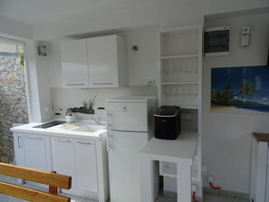 Kühlschrank, Mikrowelle, Ofen, Geschirrspüler