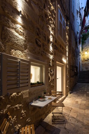 Outdoor dining - Apartments u nikše - Studio Apartment (Dubrovnik)