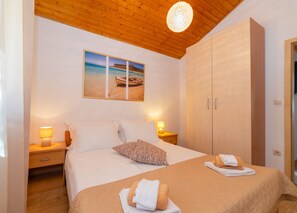 4 chambres, fer et planche à repasser, accès Internet, draps fournis