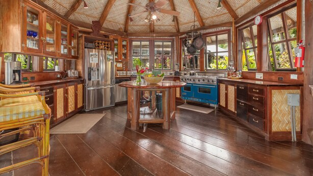 Shared kitchen facilities - Starseed Ranch (Kapaau)