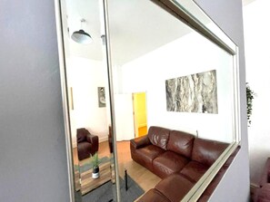 2 bedrooms, iron/ironing board, free WiFi, bed sheets - Spacious 2-bed Apartment With Hot tub and Parking (Nottingham)