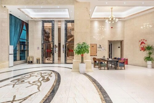 Bohai Hotel （Taishan Chonglou)