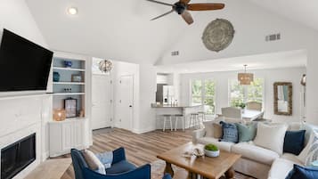 Smart TV, fireplace