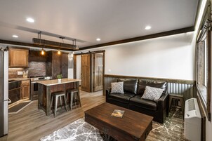 Casa | Zona de estar | Smart TV de 55 pulgadas con canales por satélite, una televisión