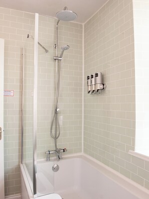 Bathroom - Railway Ramblers' Rest (Yelverton)