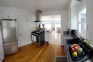 Fridge, microwave, oven, stovetop - Beach Home w/King & Queen bed + Wi-Fi see Whales/Eagles Minutes to Seattle Ferry (Bremerton)