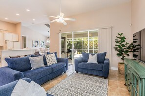 TV - Stunning Marco Retreat Minutes to Beach & Activities - Prime Central Location (Marco Island)