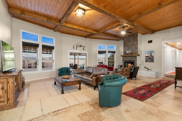 Smart TV, fireplace, books, offices