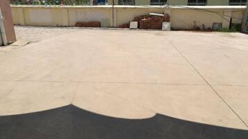 موقف سيارات (بتكلفة إضافية)