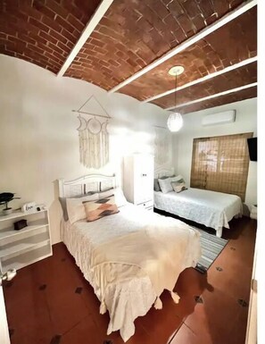 2 chambres, fer et planche à repasser, Wi-Fi gratuit, draps fournis