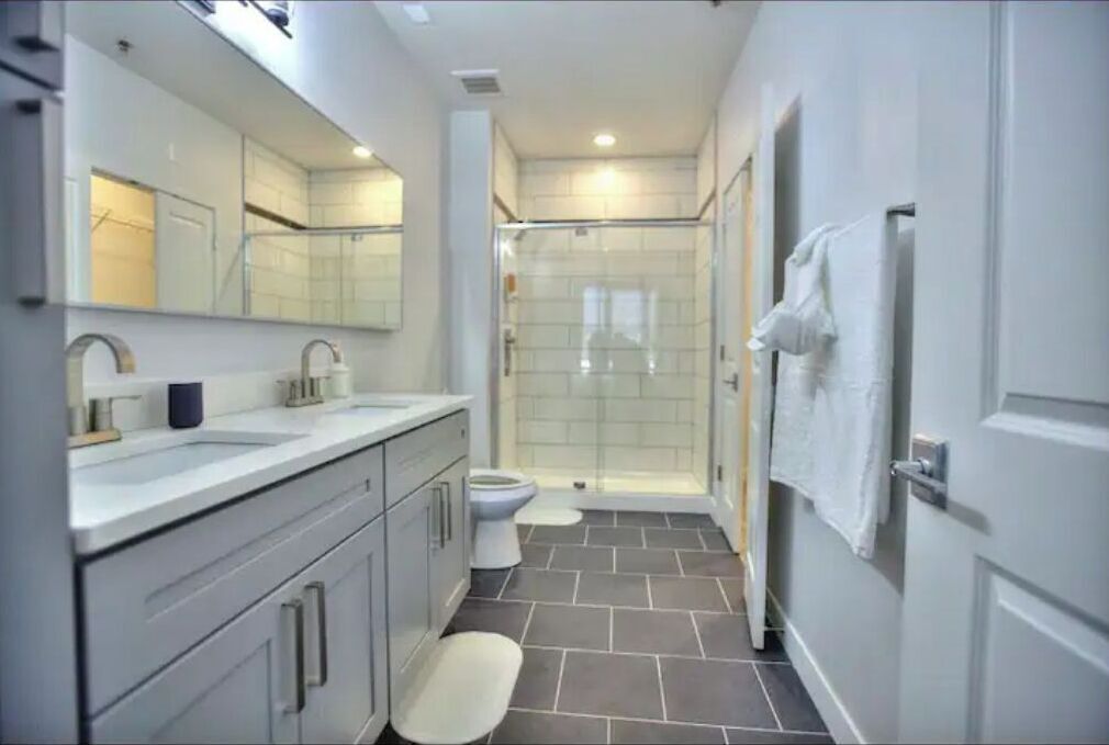 Combined shower/tub
