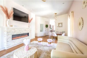 TV, fireplace