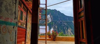 Zangjia Jiedai Brother Guest House