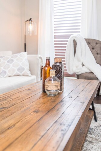 This house is a 2 bedroom(s), 1 bathrooms, located in Frankfort, KY.