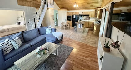 Lake View Cottage w/dock on LAKE ISLE AB -kayak & canoe, fireplace, 45min to Edm