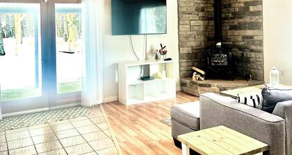 Lake View Cottage w/dock on LAKE ISLE AB -kayak & canoe, fireplace, 45min to Edm