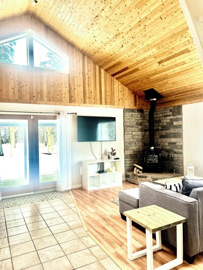 Lake View Cottage w/dock on LAKE ISLE AB -kayak & canoe, fireplace, 45min to Edm