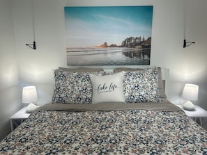 2 bedrooms, desk, free WiFi, bed sheets