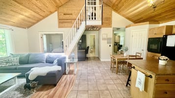 Smart TV, fireplace, Netflix, streaming services