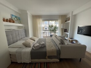 1 bedroom, WiFi - Beautiful studio in center of Cannes on Antibes shopping street (Cannes)