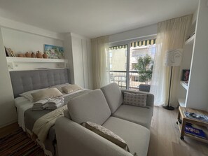 Smart TV - Beautiful studio in center of Cannes on Antibes shopping street (Cannes)