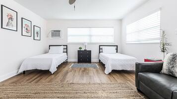 3 bedrooms, desk, iron/ironing board, free WiFi