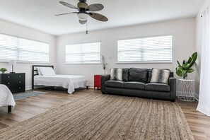 3 slaapkamers, een bureau, een strijkplank/strijkijzer, gratis wifi