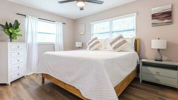 3 bedrooms, desk, iron/ironing board, free WiFi