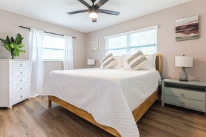 3 habitaciones, escritorio, tabla de planchar con plancha y wifi gratis 