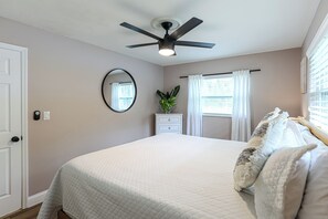 3 bedrooms, desk, iron/ironing board, free WiFi