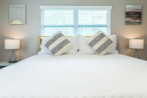 3 bedrooms, desk, iron/ironing board, free WiFi - Newly Renovated Home w/Outdoor Shower, Pool & Tiki Hut!  (Crystal River)