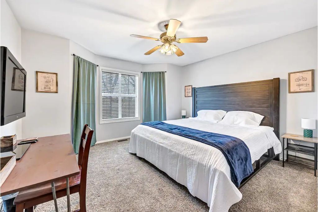 Pintell Trails: Amazing Location & Spacious! 5 Bed, 3 Bath, Back Deck and Garage