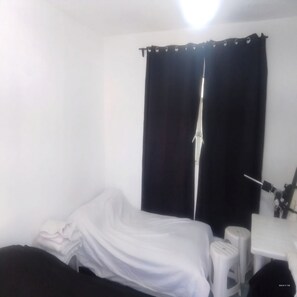 Down comforters, desk, laptop workspace, free WiFi - Hostal Oficinas Posada Albergue a 5 minutos Foro Sol Palacio Deportes Aeropuerto (Mexico City)