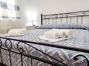 2 bedrooms, iron/ironing board, free WiFi, bed sheets