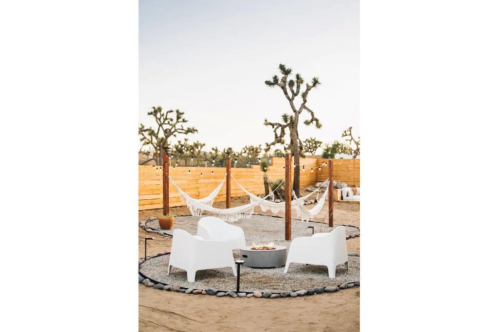 Bright & Airy  Home w/ Cowboy Tub Close To Joshua Tree National Park & Town