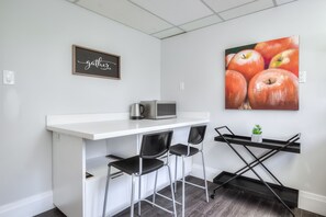 Dining - Oasis 3 bedroom house in Midtown Toronto (Toronto)