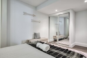 3 bedrooms, WiFi, bed sheets - Oasis 3 bedroom house in Midtown Toronto (Toronto)