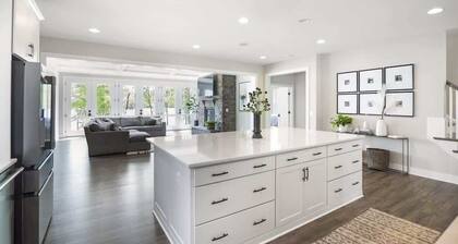 Lakefront with 120' Beach, Views, Wifi @ Lake Anna