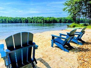 On the beach - Lakefront with 120' Beach, Views, Wifi @ Lake Anna (Mineral)